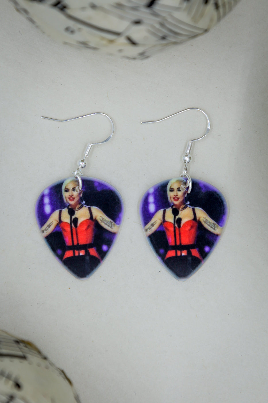 Lady Gaga - guitar pick earrings